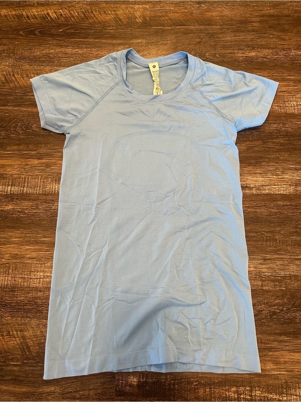 Lululemon Swiftly Tech Short Sleeve 2.0 Aero Blue - Picture 2 of 3